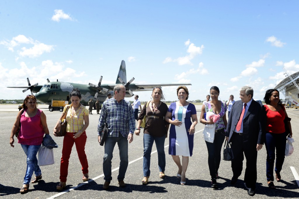 Governadora recepciona médicos do Programa Mais Médicos na Base Aérea de Natal - Elisa Elsie (3)