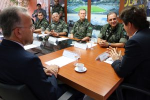 22.08 Governador recebe militares do Exército - Foto Rayane Mainara (3)